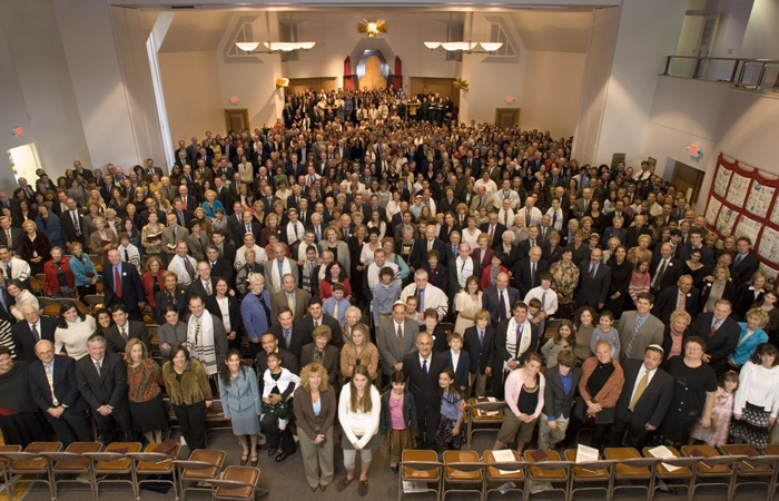 An image of the entire congregation